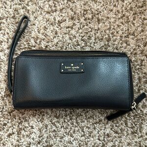 Kate spade black wallet with removable wrist strap
